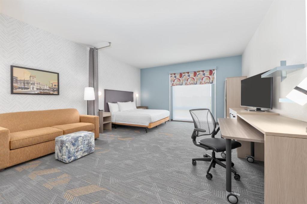 TV a/nebo společenská místnost v ubytování Home2 Suites By Hilton Paris