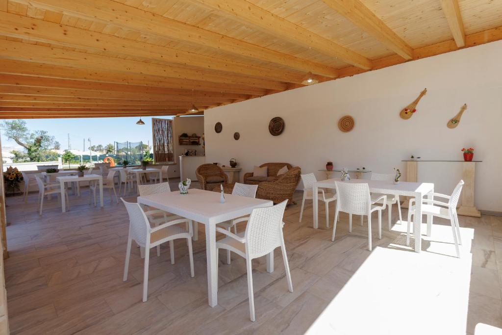 Restaurace v ubytování Petra Leccese - Art & Luxury Design B&B with Pool