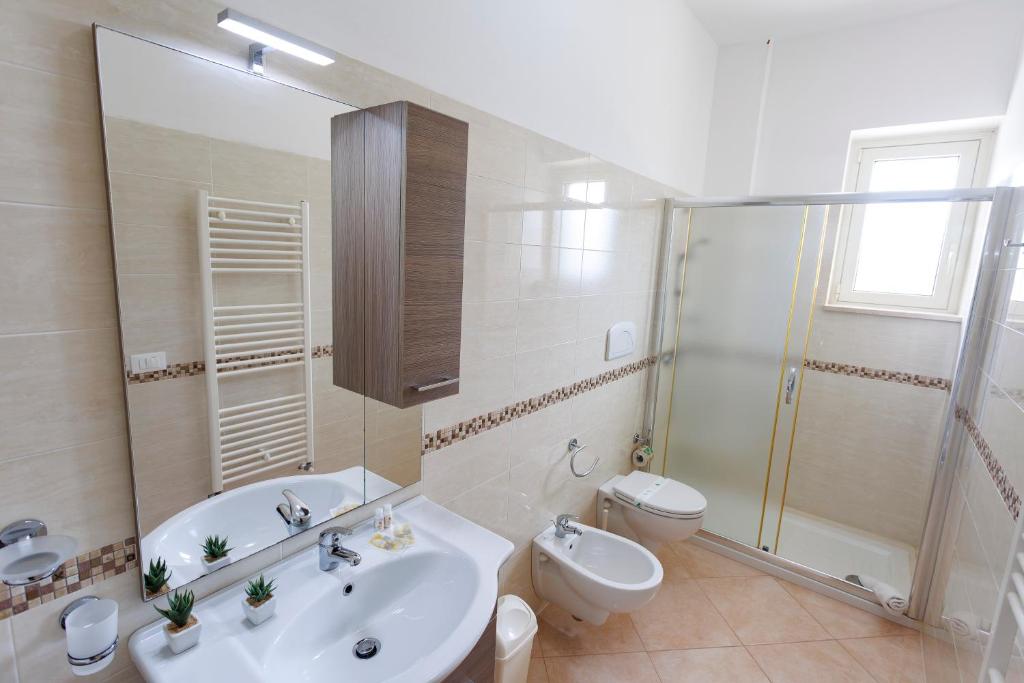 Koupelna v ubytování Petra Leccese - Art & Luxury Design B&B with Pool