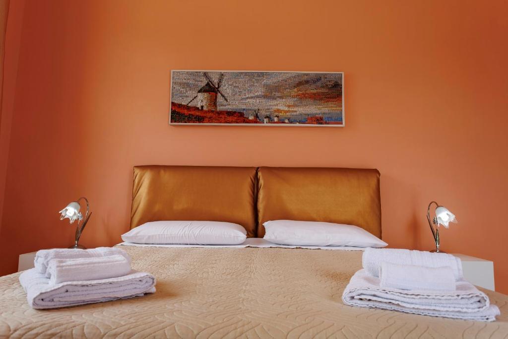 Postel nebo postele na pokoji v ubytování Petra Leccese - Art & Luxury Design B&B with Pool