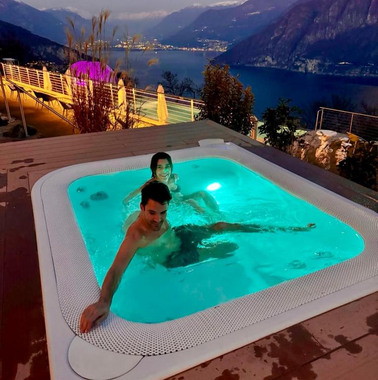 Nespecifikovaný výhled na hory nebo výhled na hory při pohledu z hotelu