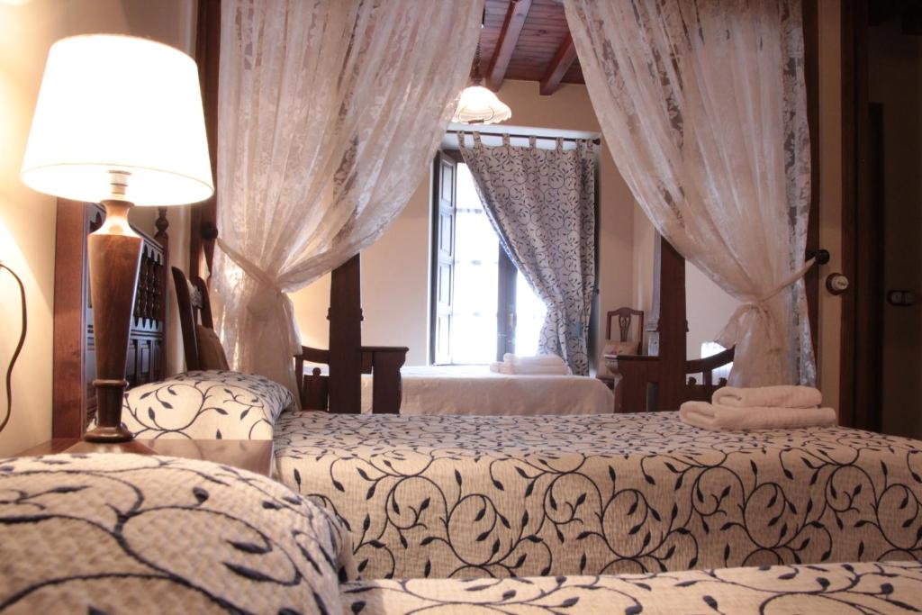 Postel nebo postele na pokoji v ubytování Hotel rural Rinconada de las Arribes
