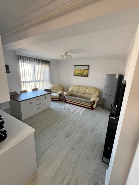 a living room with a couch and a table at Dny Luxury in Rădăuţi