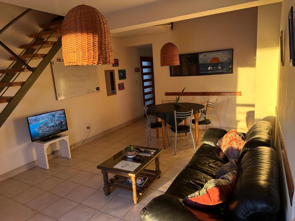 a living room with a couch and a table at Departamento con Balcón y Asador in Río Cuarto