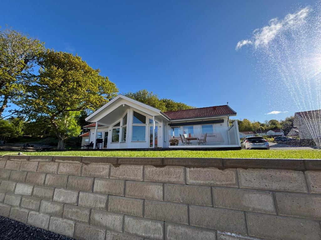 Afbeelding uit fotogalerij van Sea view and beachfront house in Ljungskile
