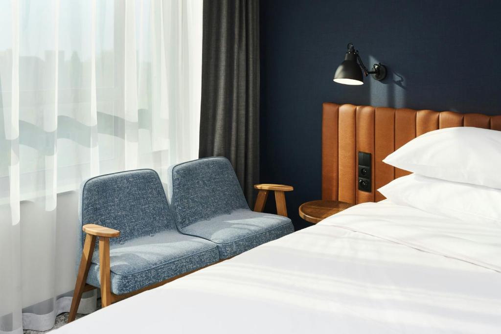 Postel nebo postele na pokoji v ubytování Four Points by Sheraton Wroclaw