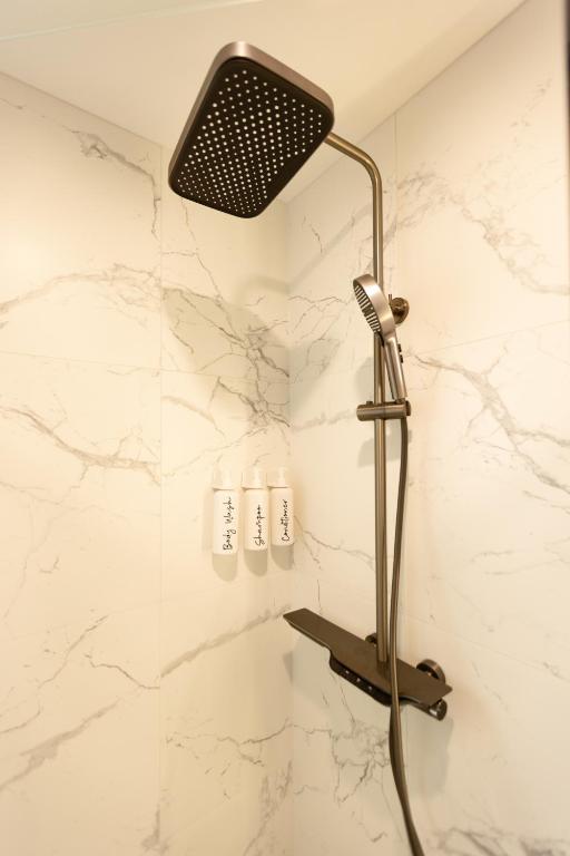 Brand New 3BR Home with Parking - Resim 27