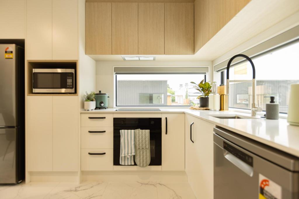 Brand New 3BR Home with Parking - Resim 26