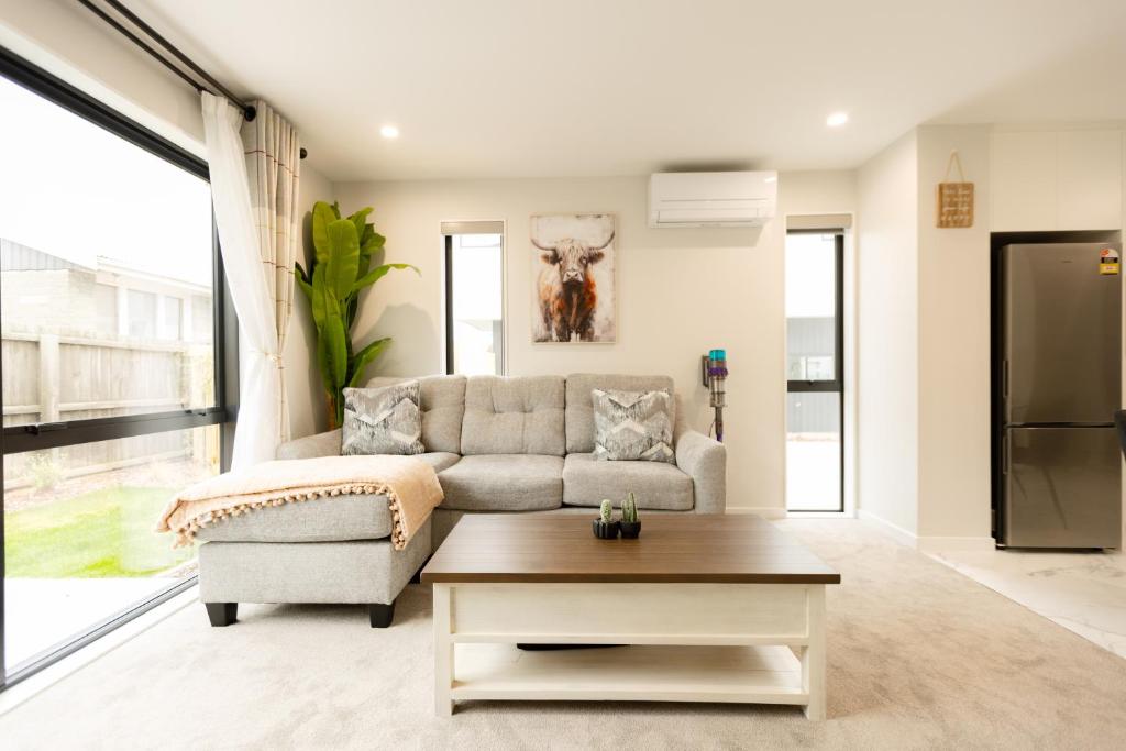 Brand New 3BR Home with Parking - Resim 21