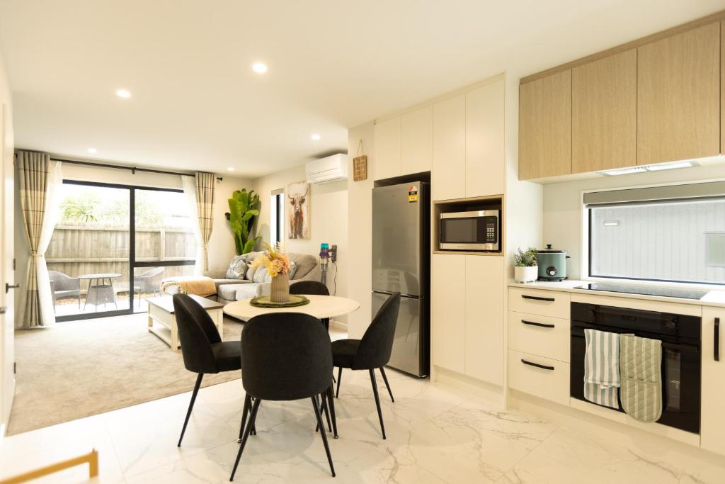 Brand New 3BR Home with Parking - Resim 9