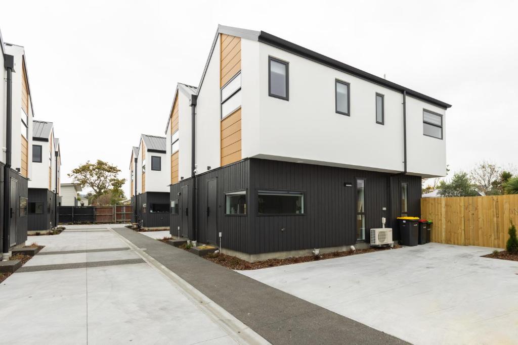 Brand New 3BR Home with Parking - Resim 30