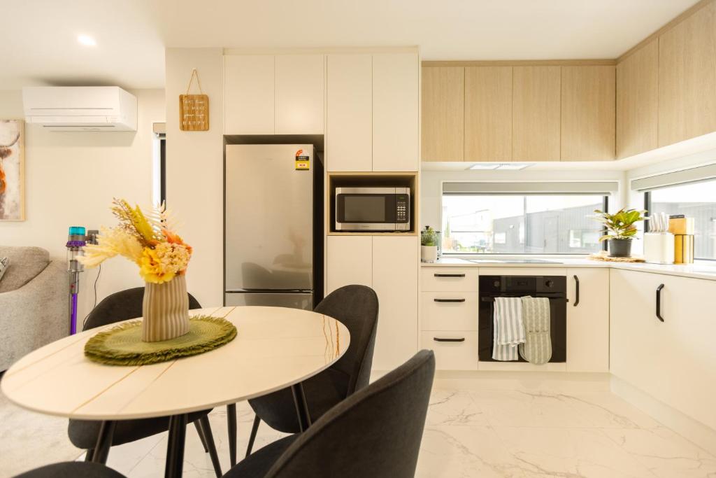 Brand New 3BR Home with Parking - Resim 31