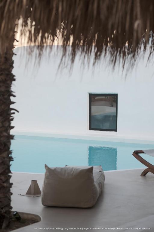 Bazén v ubytování ELLI TROPiCAL LUXURY SUITES SUNSET-INFINITY POOL- SEA SIDE-NEAR CENTER PARKING nebo v jeho okolí
