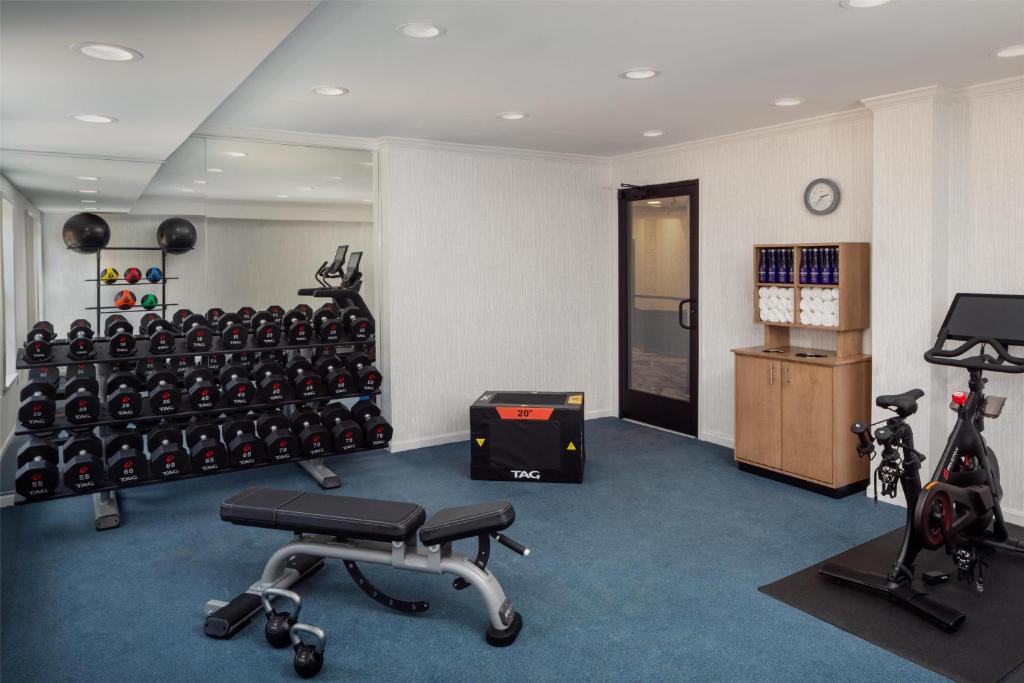 Fitness centrum a/nebo fitness zařízení v ubytování The William Fell Baltimore, Tapestry Collection by Hilton