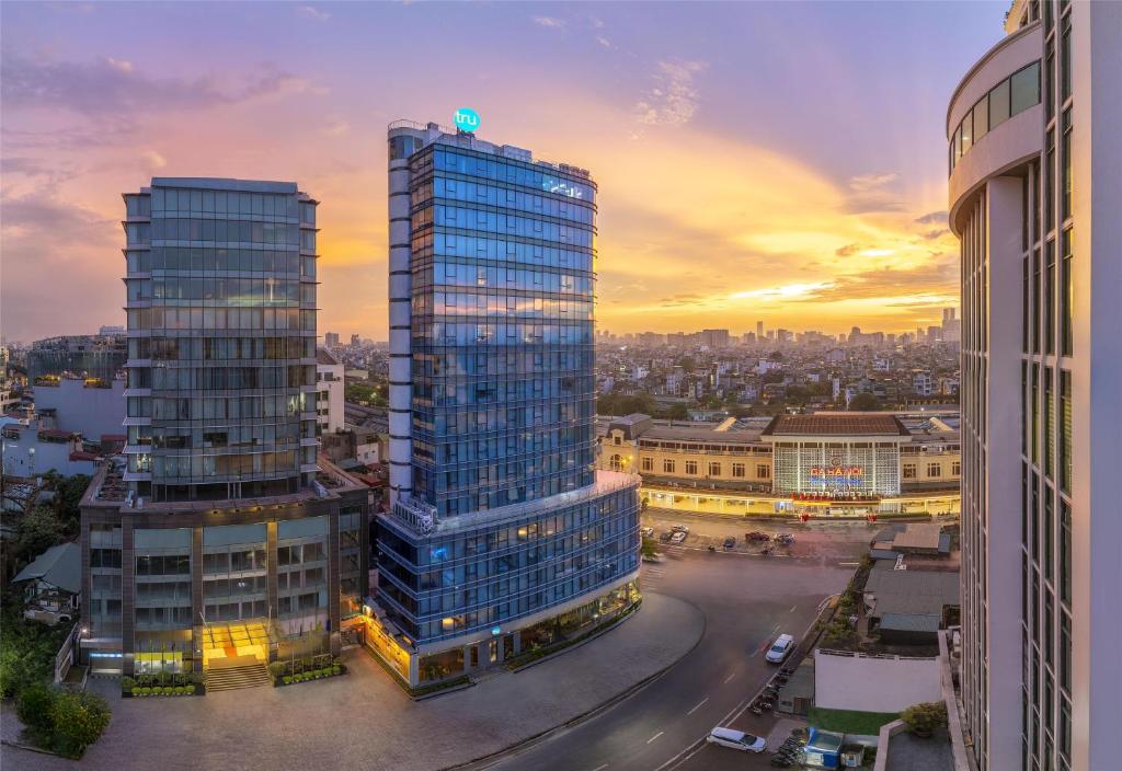 Východ nebo západ slunce při pohledu z hotelu nebo okolí