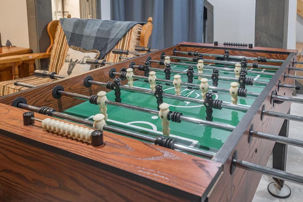 Biliár nebo kulečník v ubytování Chalet Wapiti
