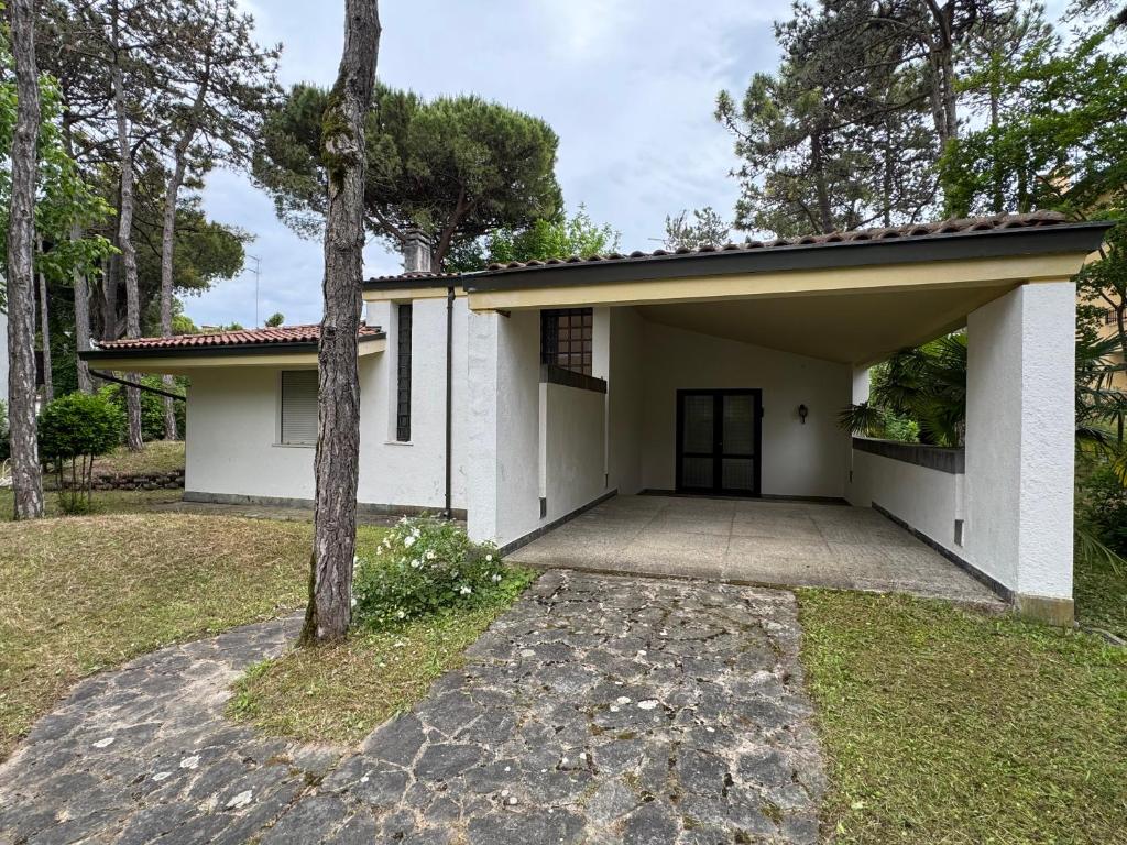 Το κτήριο όπου στεγάζεται  η βίλα