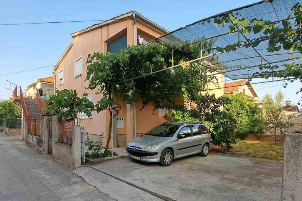 Apartments with parking space Zadar - 24593