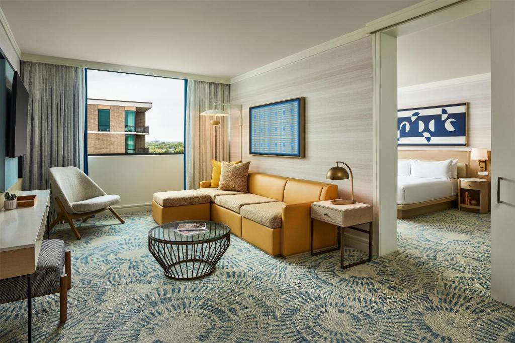 The Highland Dallas, Curio Collection by Hilton - 