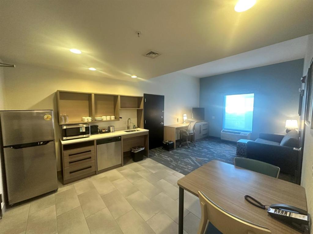 Kuchyň nebo kuchyňský kout v ubytování Home2 Suites by Hilton Rahway