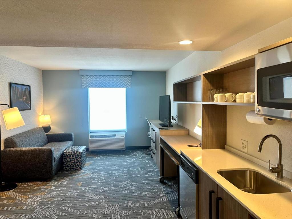 Kuchyň nebo kuchyňský kout v ubytování Home2 Suites by Hilton Rahway