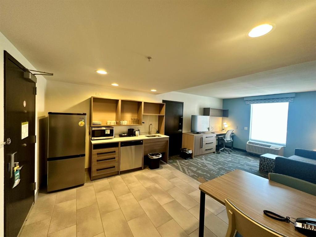 Kuchyň nebo kuchyňský kout v ubytování Home2 Suites by Hilton Rahway