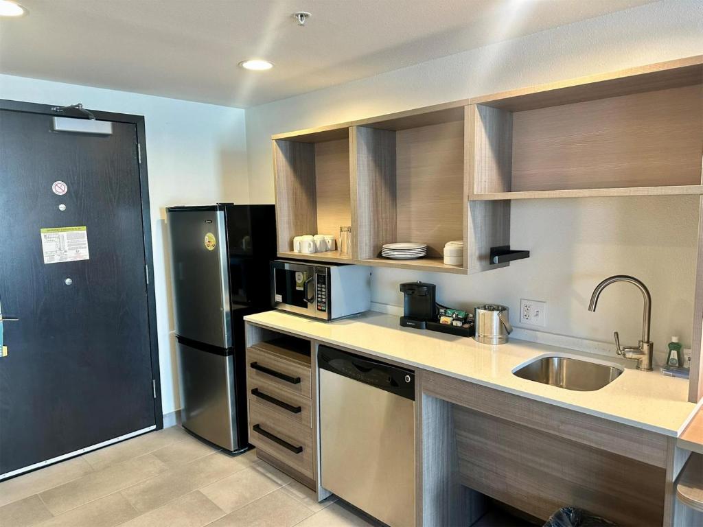 Kuchyň nebo kuchyňský kout v ubytování Home2 Suites by Hilton Rahway