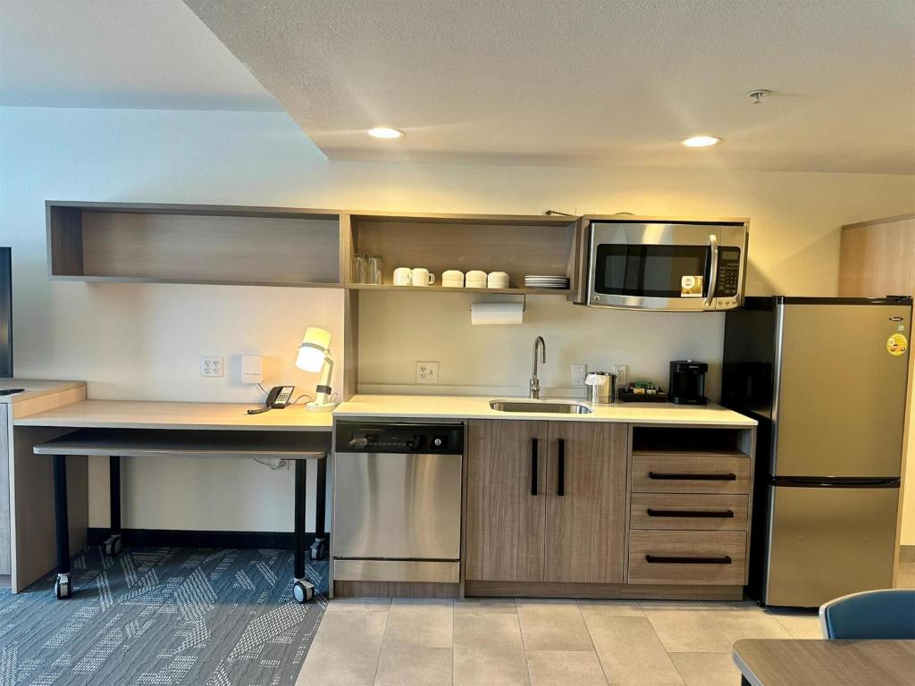 Kuchyň nebo kuchyňský kout v ubytování Home2 Suites by Hilton Rahway