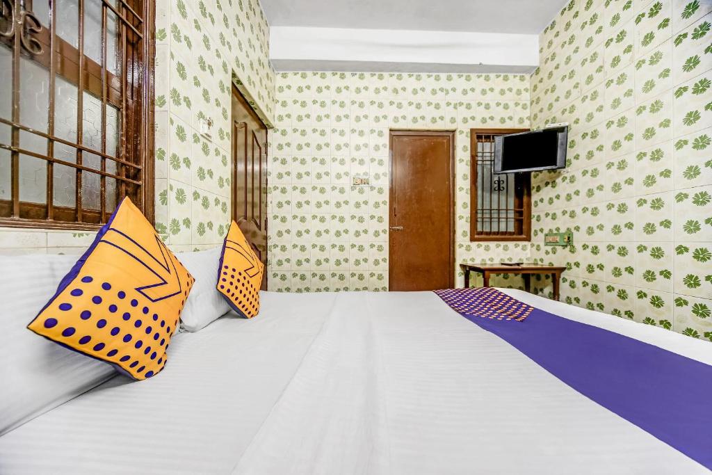 Postel nebo postele na pokoji v ubytování Hotel O Ams Annex