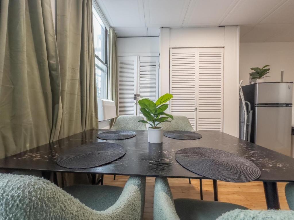 Fotografie z fotogalerie ubytování Sage Stay by the Train, We Pay Half Your Parking, 2 Queen Beds plus Sleeps 6 v destinaci Hoboken
