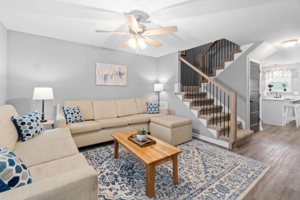 Posezení v ubytování 1-Mile to Downtown Clarksville Queen-City Comfort