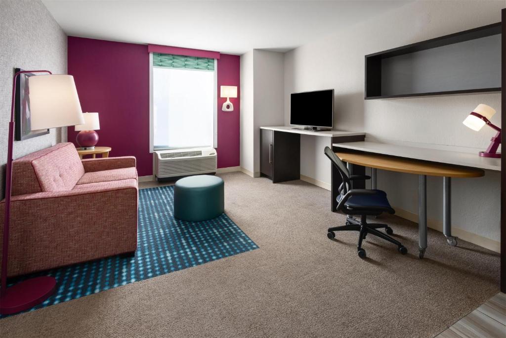 TV a/nebo společenská místnost v ubytování Home2 Suites Dover