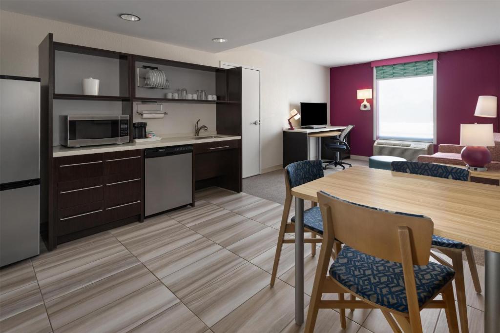 Kuchyň nebo kuchyňský kout v ubytování Home2 Suites Dover