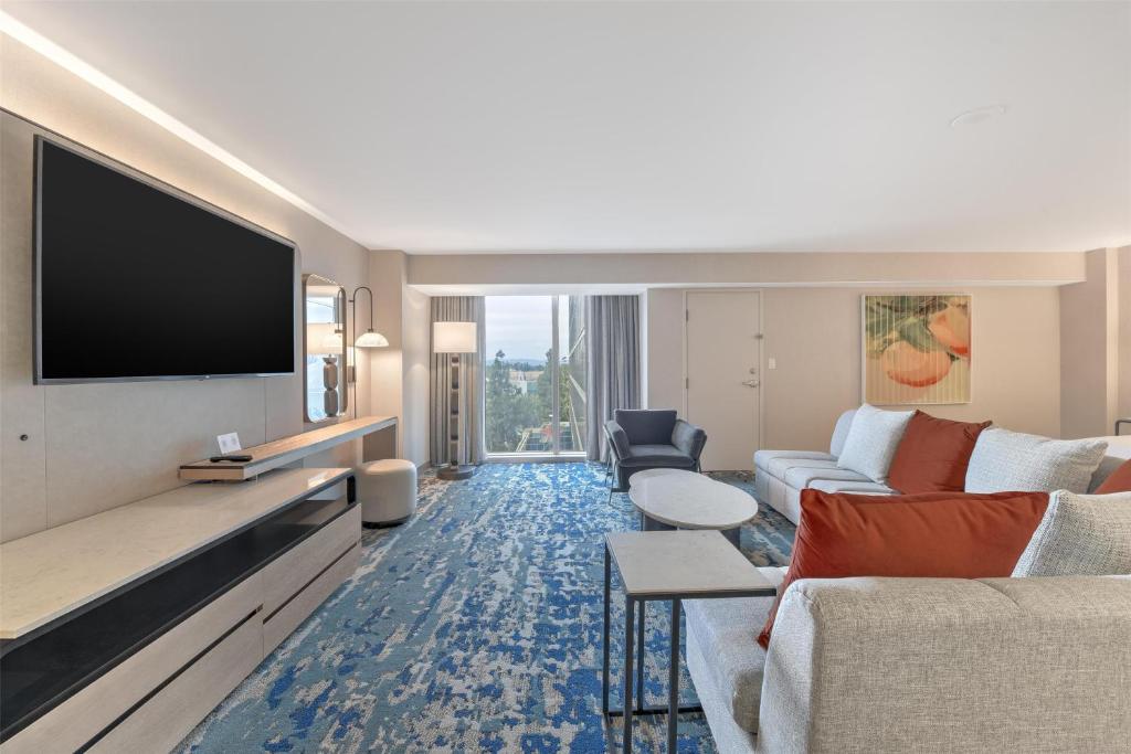 Hilton Anaheim - Suite Estudio King Con Sofá Cama