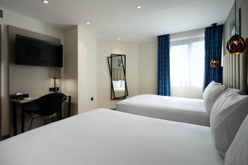 Postel nebo postele na pokoji v ubytování Spark by Hilton Luton