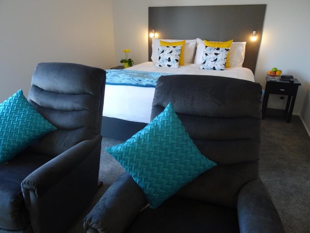 Posezení v ubytování BKs Premier Motel Hamilton