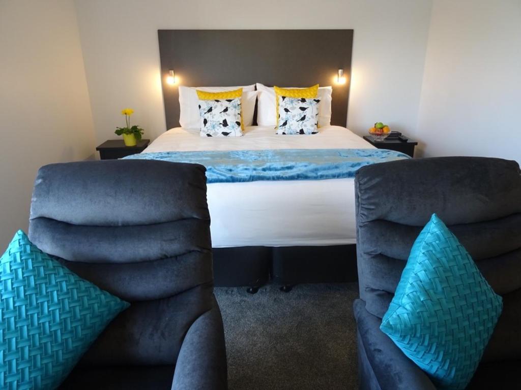 Posezení v ubytování BKs Premier Motel Hamilton