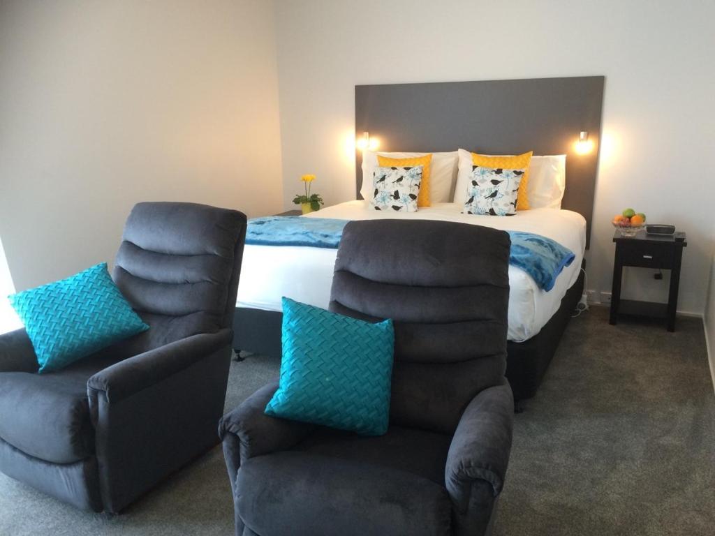 Posezení v ubytování BKs Premier Motel Hamilton