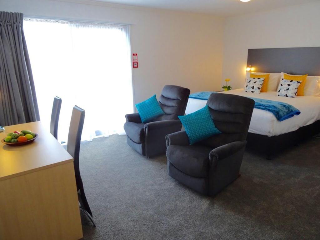 Posezení v ubytování BKs Premier Motel Hamilton