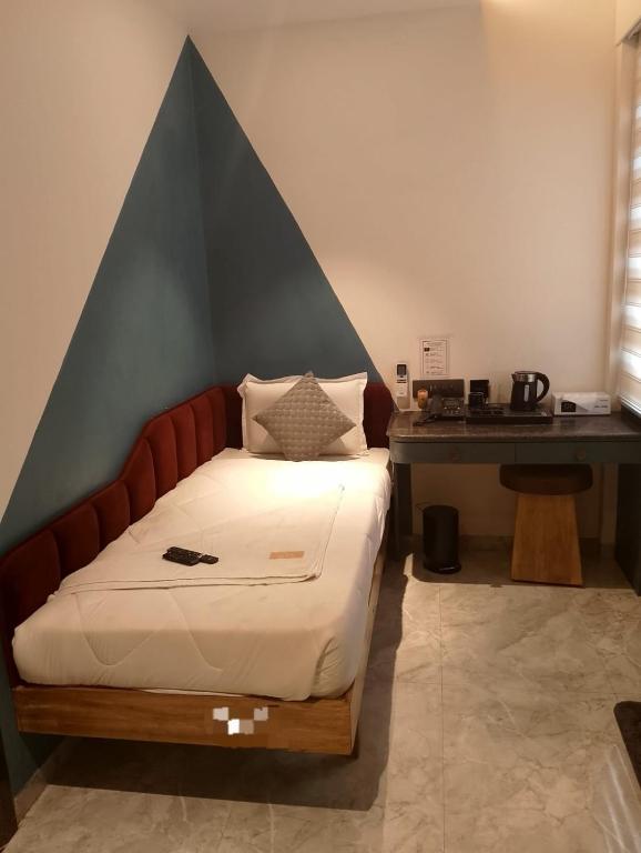 Postel nebo postele na pokoji v ubytování Hotel AK International - Chennai
