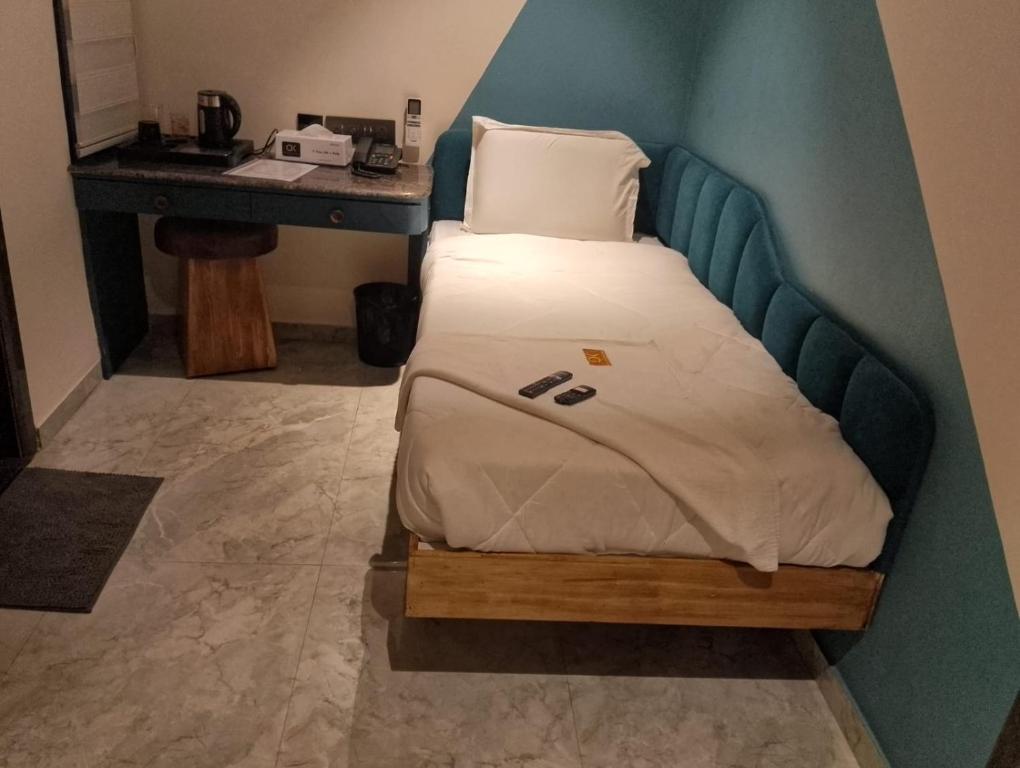 Postel nebo postele na pokoji v ubytování Hotel AK International - Chennai