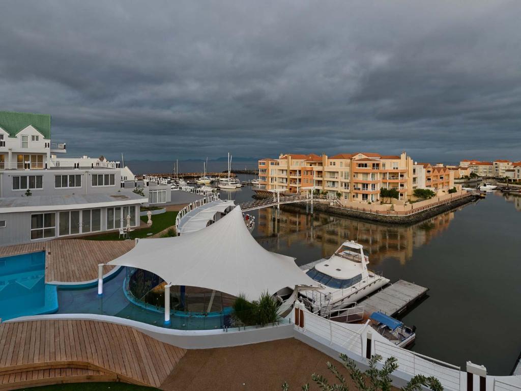 Krystal Beach Hotel photo