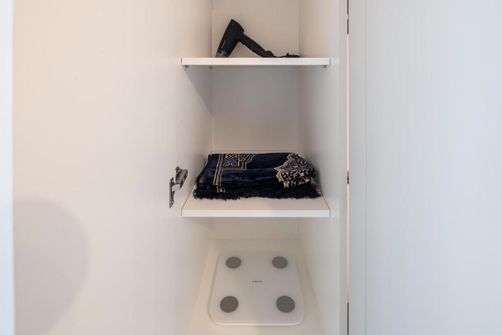 Gallery image ng Urban Studio Apartment In Goldcrest Views Jlt sa Dubai