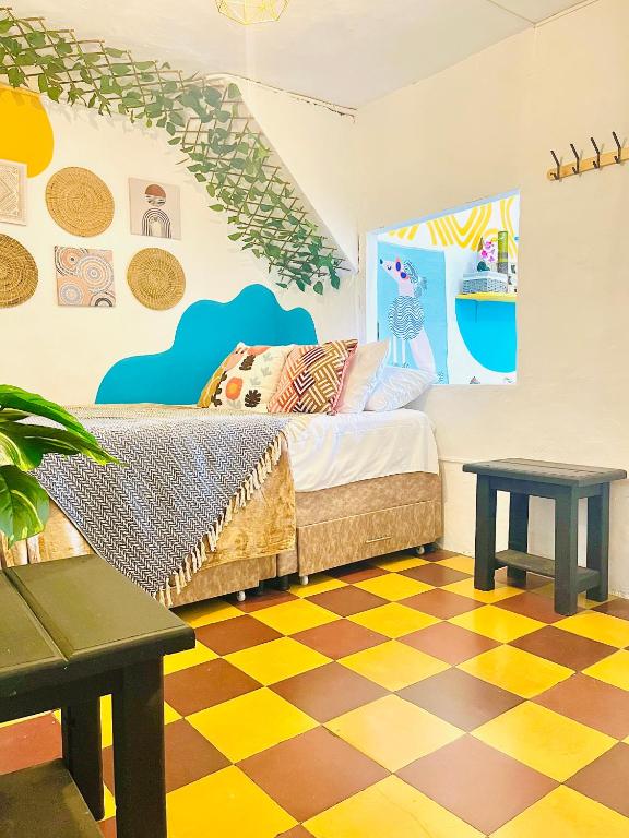 a bedroom with a bed and a checkered floor at Apto cerca al parque de Jardín in Jardin