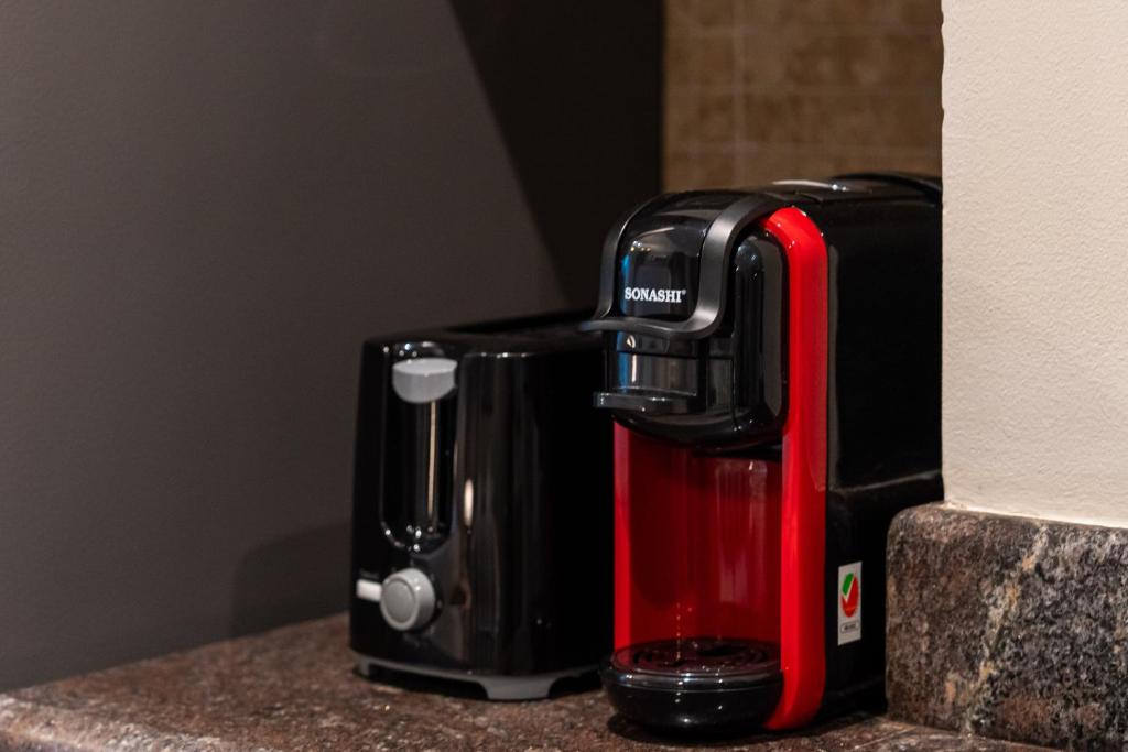 Coffee at tea making facilities sa Urban Studio Apartment In Goldcrest Views Jlt