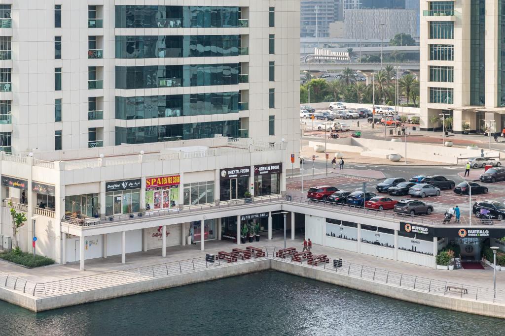 General view ng Dubai o city view na kinunan mula sa apartment