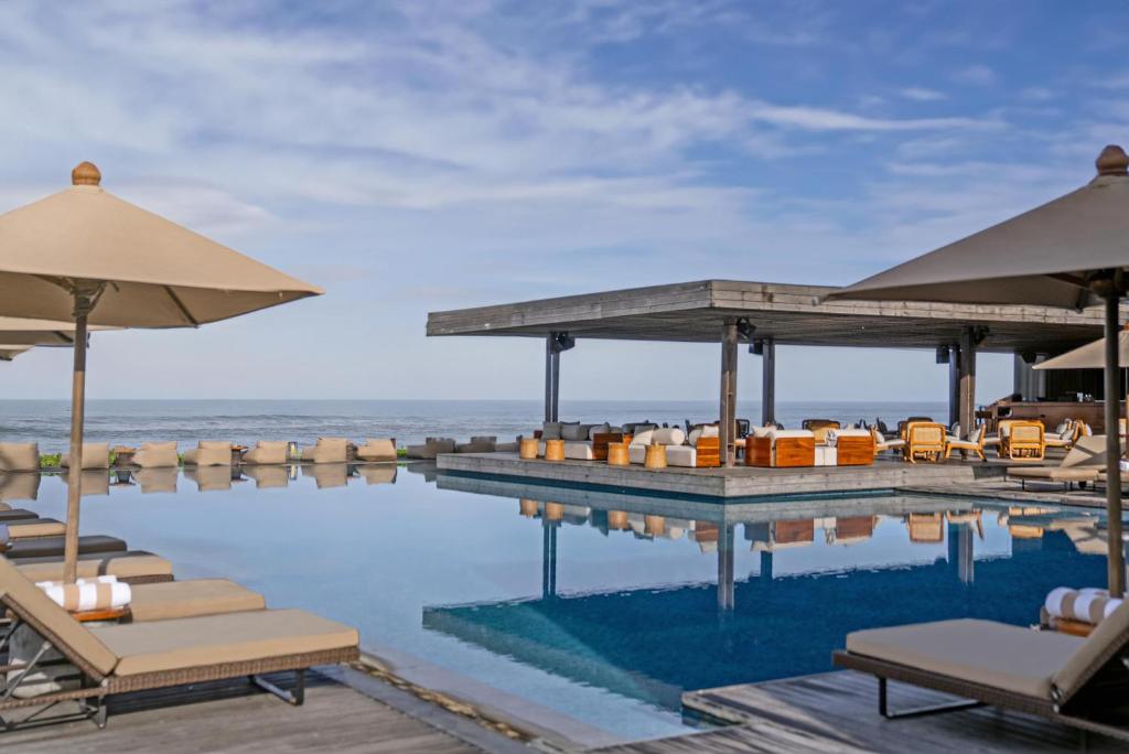 Bazén v ubytování Alila Seminyak nebo v jeho okolí