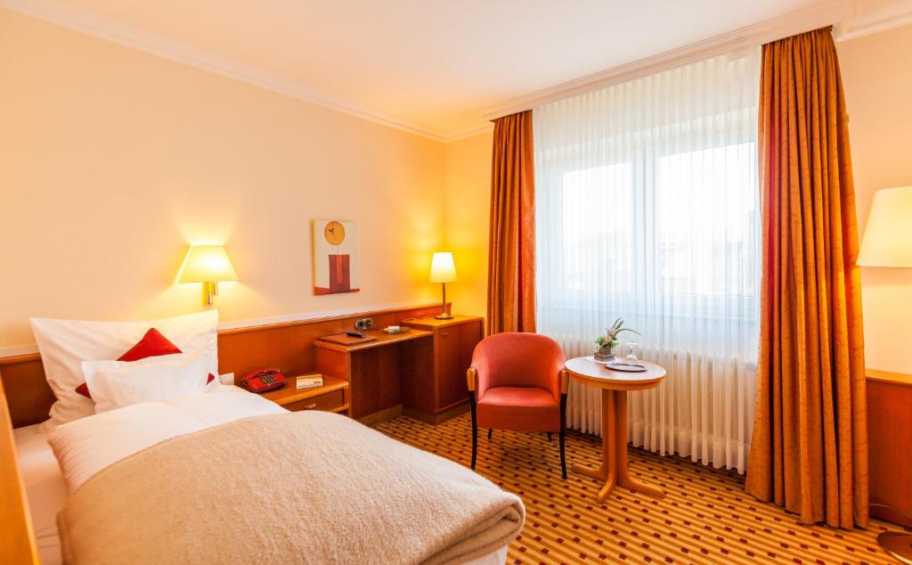Postel nebo postele na pokoji v ubytování Hotel Friese