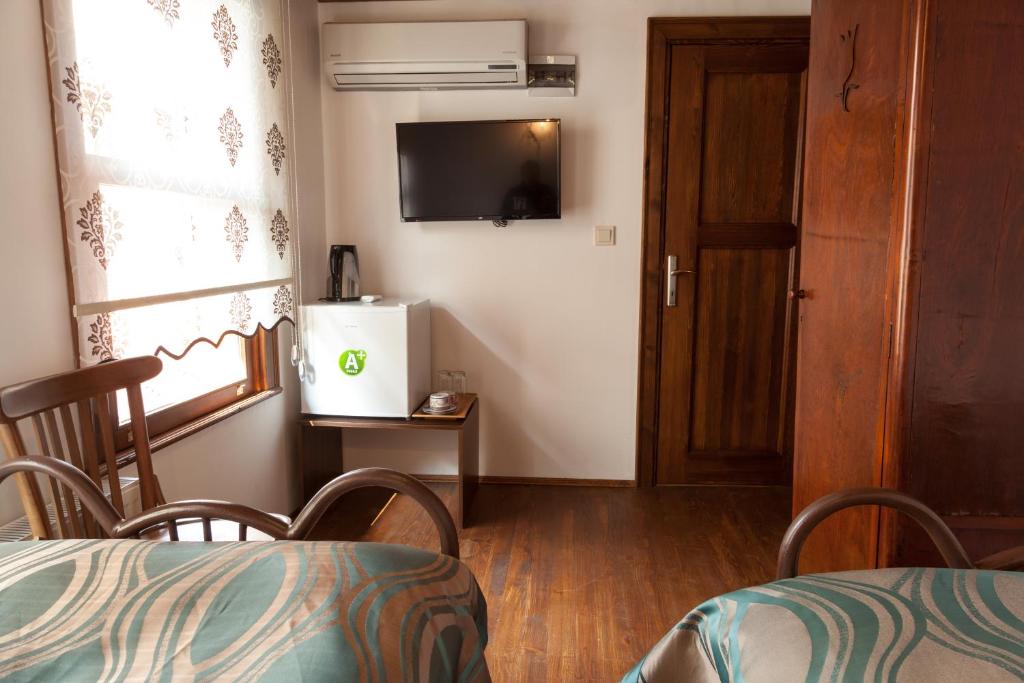 TV a/nebo společenská místnost v ubytování Lal Hotel Bursa