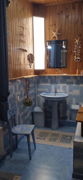 Kuchyň nebo kuchyňský kout v ubytování Chambre à la campagne ,au Soleil levant